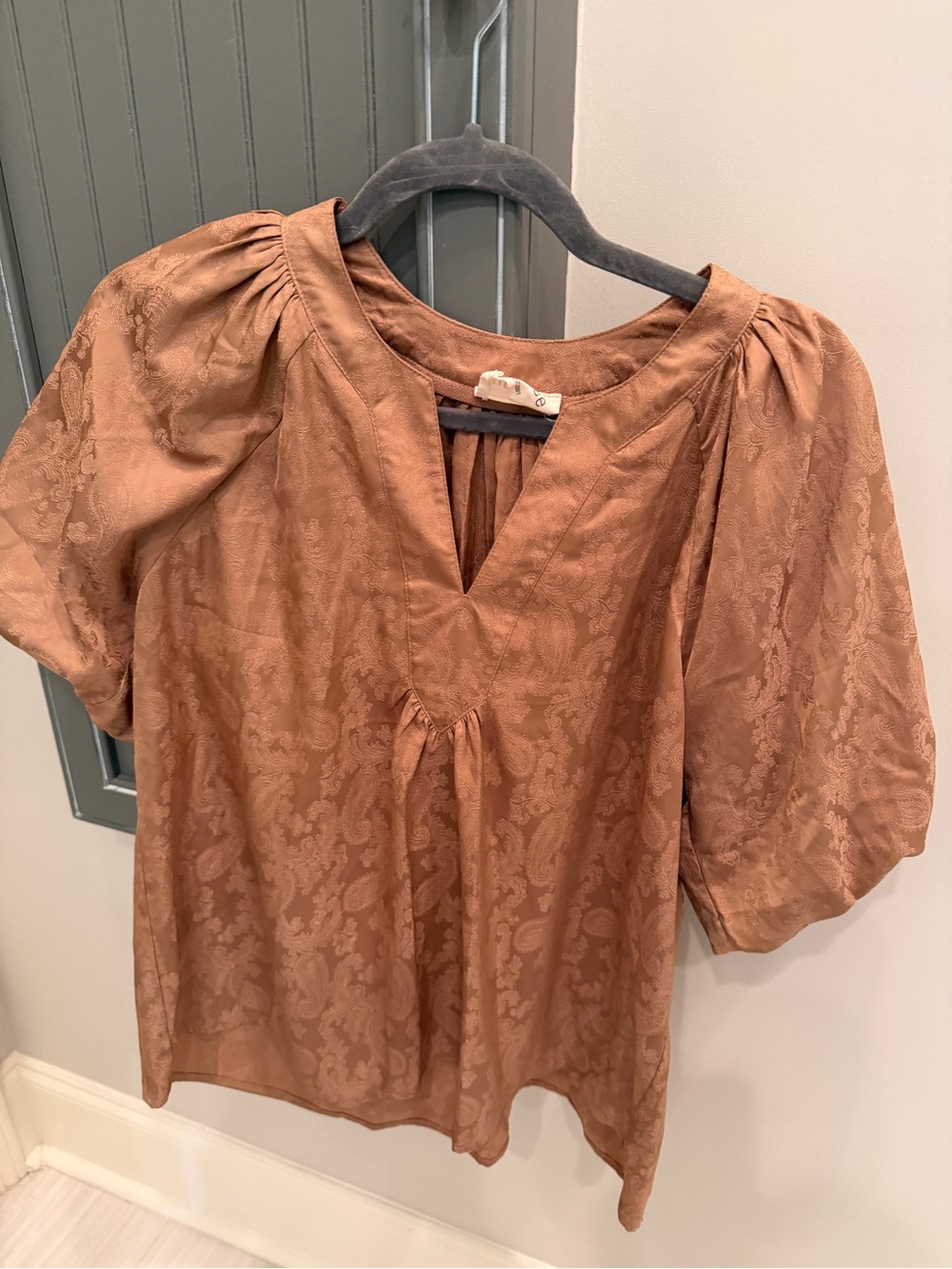 Umgee Rust Jacquard Puff-Sleeve V-Notch Blouse